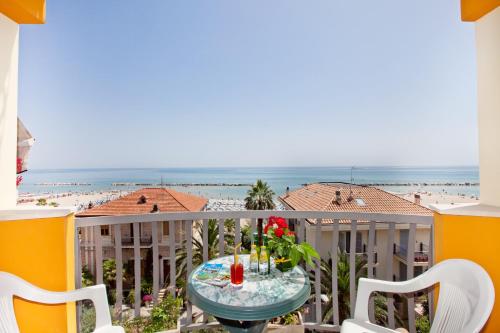 Afbeelding uit fotogalerij van Hotel Canguro in San Benedetto del Tronto