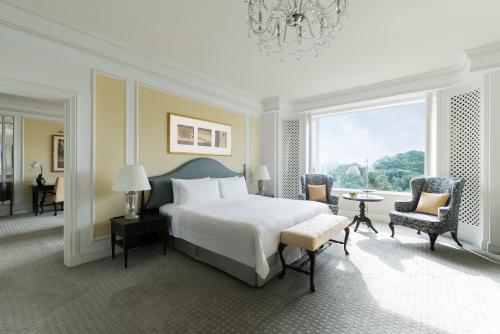 a bedroom with a bed and a large window at Shangri-La Singapore in Singapore