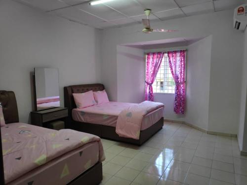 Ένα ή περισσότερα κρεβάτια σε δωμάτιο στο Homestay PD