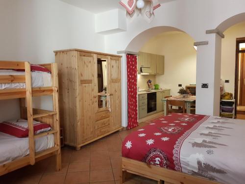 Ένα ή περισσότερα κρεβάτια σε δωμάτιο στο REY Apartment