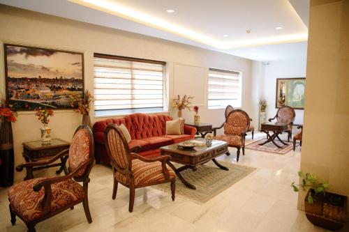 Coin salon dans l'établissement Madina Suites