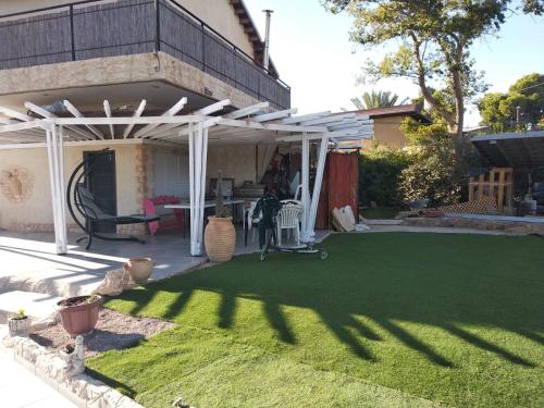 Un jardín fuera de Adi