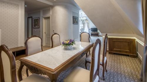 a dining room with a table and chairs at Residence City Garden - Certificate of Excellence Top 10 BEST Five-Stars City Hotels for 2024 awarded by HTIF in Plovdiv