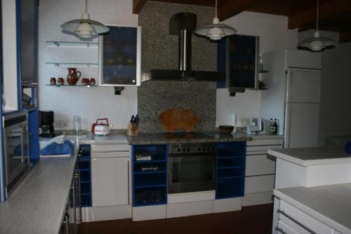 Η κουζίνα ή μικρή κουζίνα στο Ferienwohnung Bücker
