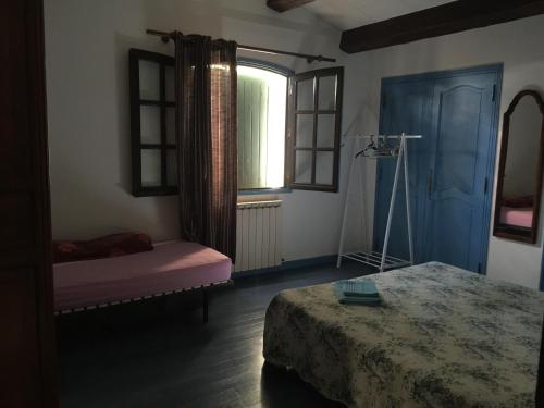 En eller flere senge i et værelse på LA PICHIOLINE