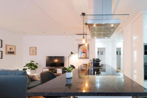 Bruno's Downtown Apartment