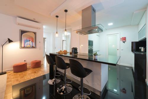 Bruno's Downtown Apartment