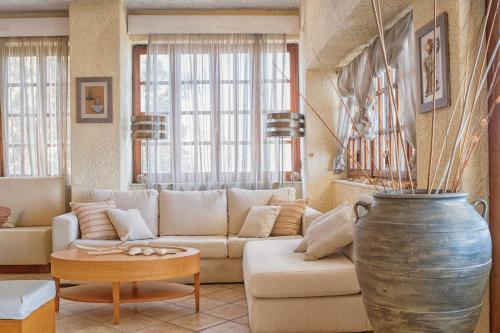 Χώρος καθιστικού στο Cavos Bay Hotel & Studios 