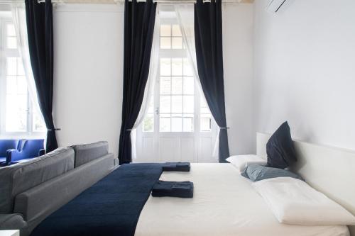 Кровать или кровати в номере Athens Kolonaki Luxury Home