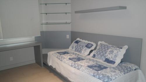 เตียงในห้องที่ EXCELENTE APARTAMENTO 4 QUARTOS no RIO VERMELHO