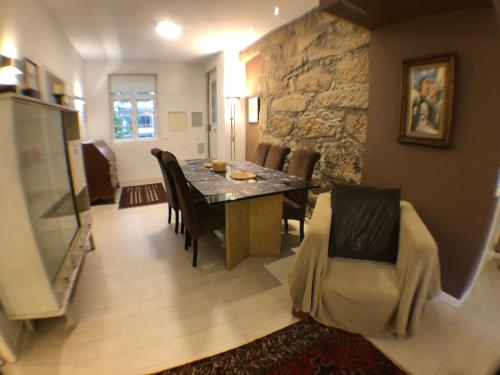 a living room with a dining room table and chairs at BS VILLAS RC PORTO in Porto