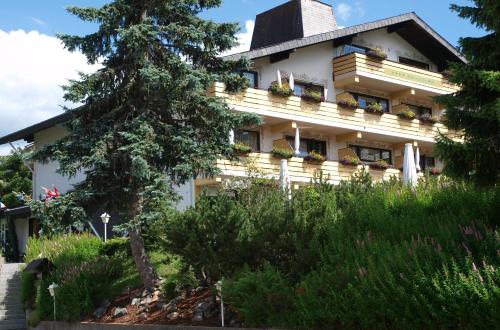 a building with plants on the side of it at Forsters Schwarzwald Hof - Resort-Hotel&Pension in Feldberg