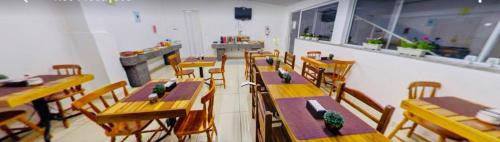 
A restaurant or other place to eat at Capivari Centro Hotel

