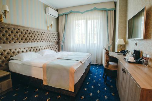 Postel nebo postele na pokoji v ubytování Hotel Resort&Spa Kamelot