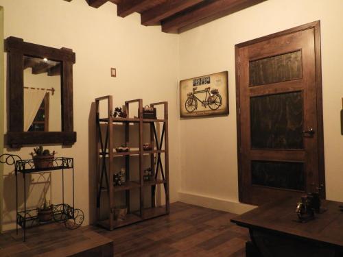 a room with two shelves and a door with a bike on the wall at Casa del Temezcuitate in Guanajuato