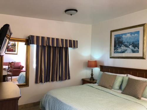 a bedroom with a bed and a mirror at Casa Del Sol in Carpinteria