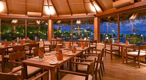 Εστιατόριο ή άλλο μέρος για φαγητό στο Adaaran Select Huduran Fushi - Free Dine around Premium All Inclusive 24 hours - 45 mins by Speedboat