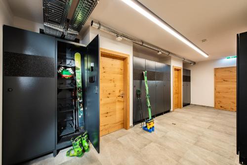 a room with a gym with skis in it at Biwak Appartements in Sankt Anton am Arlberg