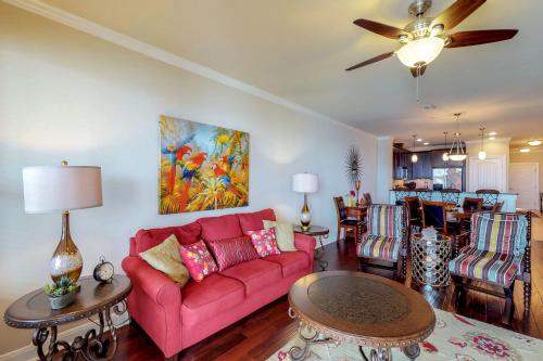 Χώρος καθιστικού στο The Waters Condo Building 5 Patriot's Retreat