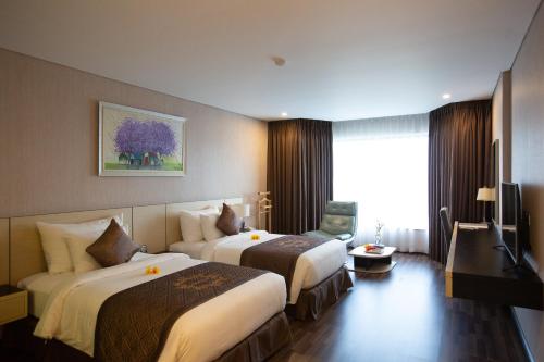Giường trong phòng chung tại Central Hotel Thanh Hoa