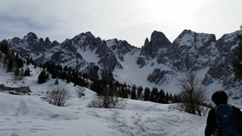 a person standing on a snow covered mountain at L’Invólt Mountain Lodge in Borno