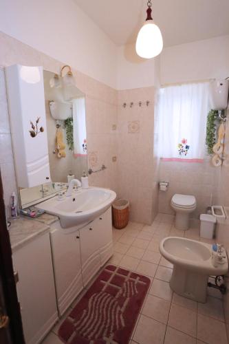 a white bathroom with a sink and a toilet at Casa Vacanze S.Angelo La Stella in Orvieto