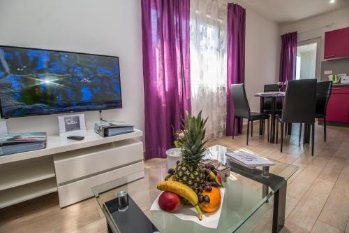 Makanan di atau berdekatan apartmen