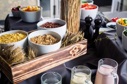 Makanan di atau berdekatan hotel