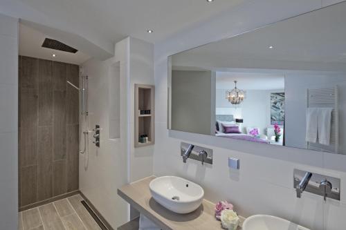 Koupelna v ubytování Van der Valk Hotel Leiden