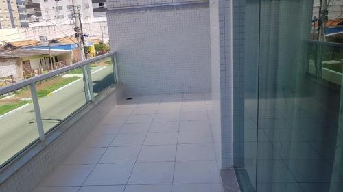 a balcony of a building with a tile floor at Excelente Apartamento Alto Padrão Centro Ed Dubai in Capão da Canoa