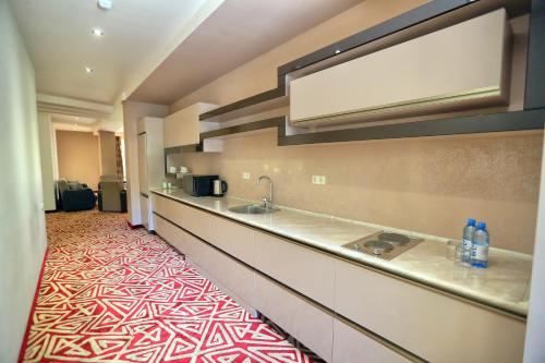 Kuchyň nebo kuchyňský kout v ubytování Aghveran Ararat Resort Hotel