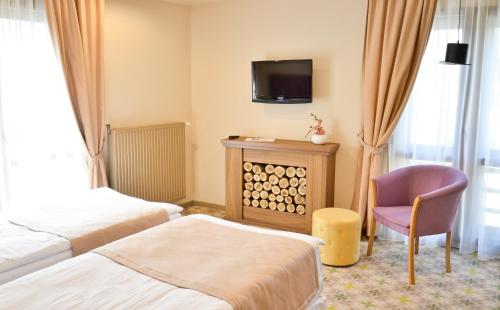 Uma cama ou camas num quarto em Hotel Capitolina City Chic