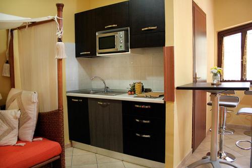 a small kitchen with a sink and a microwave at Parco d'Arte AltArt in Rende