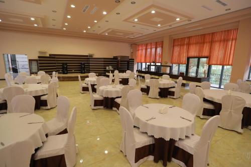 Restaurace v ubytování Aghveran Ararat Resort Hotel