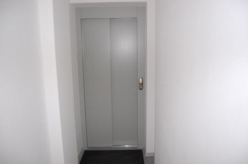an open door in a room with white walls at Haus Steuerrad in Stralsund