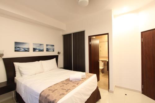 a bedroom with a large bed in a room at PACIFIC SUITES Boutique Hotel and Bistro in Jacó