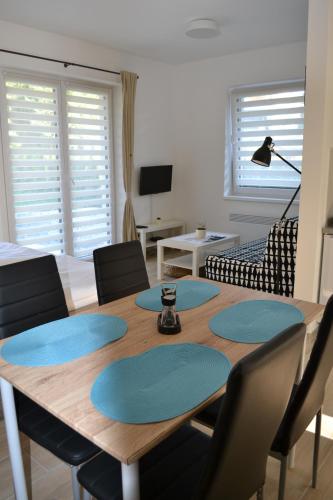 TV a/nebo společenská místnost v ubytování Slope Apartments Lipno