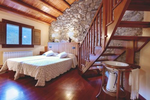 a bedroom with a bed and a staircase at Casa Pubill (Turismo Rural) in Barruera