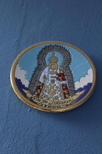 a plate with the united statesoin of olympiology at Pensión Hidalgo 2 in Utrera