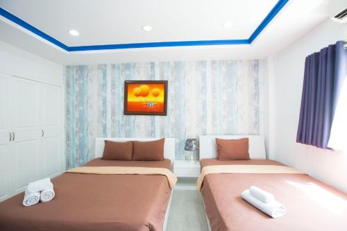 Giường trong phòng chung tại SABINA Residence - HCM