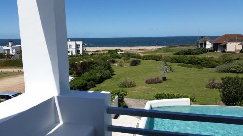 a balcony with a view of the ocean at Posada de los Pajaros in Punta del Este
