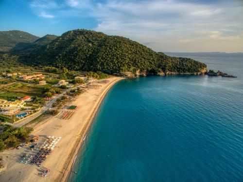 Perdika Resort في بيرديكا: منظر جوي لشاطئ ومحيط
