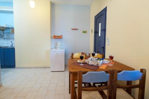 Gallery image of Kalypso Studios & Apartments in Karavomylos