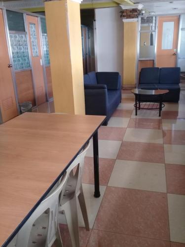 a waiting room with a table and chairs at ASHBURN'S TRANSIENT BAGUIO - 3rd to 5th floor BASIC SLEEP and GO Accommodation, WITH PARKING, NO ELEVATOR in Baguio