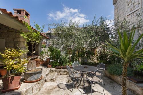 Apartments Varos