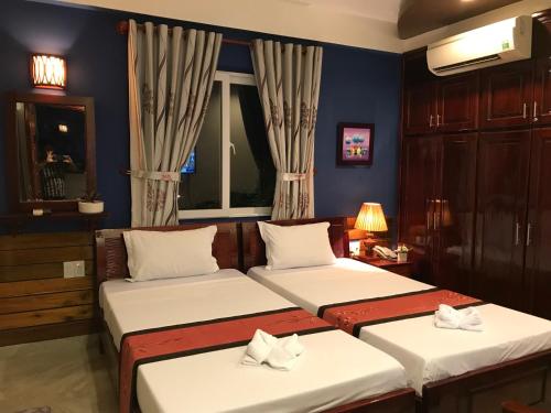 Giường trong phòng chung tại Sunny A Hotel