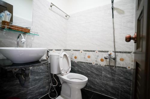 Kylpyhuone majoituspaikassa Thanh Sang Guesthouse