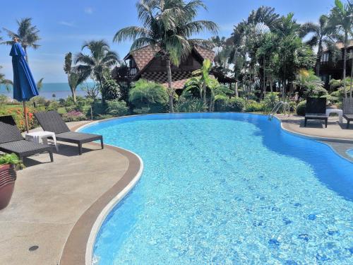 Kolam renang di atau dekat dengan Beachfront Villa, Bang Po