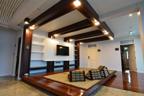 Μια τηλεόραση ή/και κέντρο ψυχαγωγίας στο Lana Beds & Space