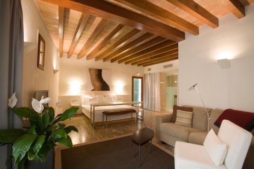 a living room with a couch and a table at Petit Palace Hotel Tres in Palma de Mallorca